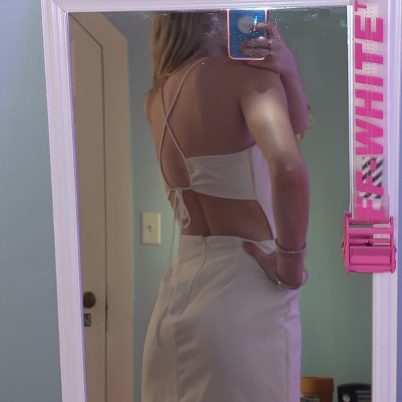 White fitted dress with lace up back - Picture 2 of 2